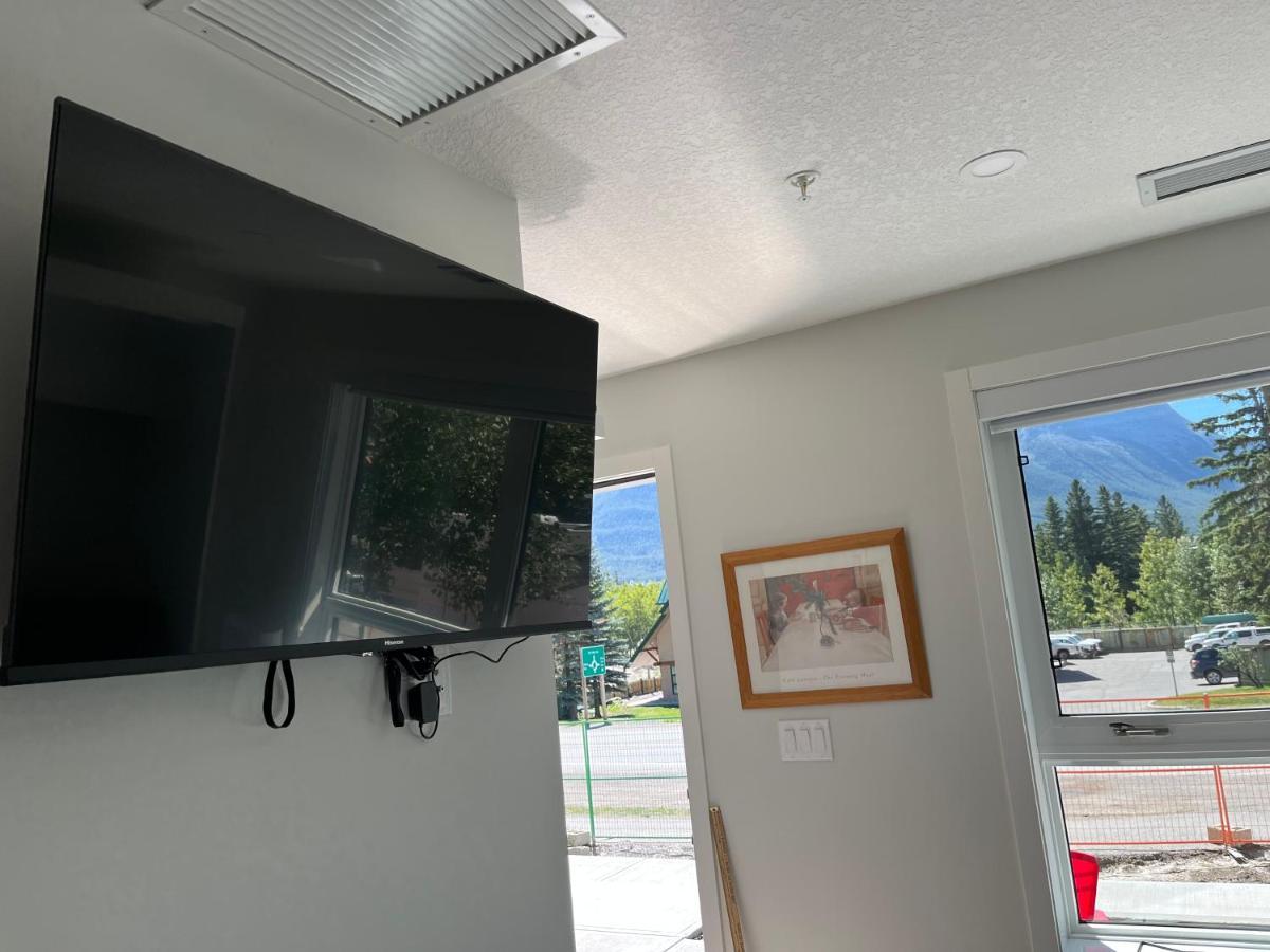 Mountain View Studio In Town Canmore Exterior photo